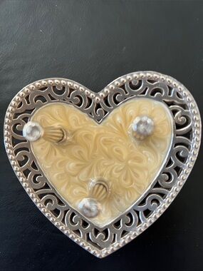 Brighton Lacey Daisy 3 ring  Heart-Shaped Decorative Jewelry Holder -